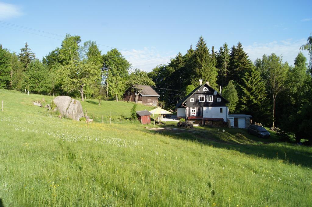 Na Sluneční pohádková chaloupka ve Sladké díře Příchovice Esterno foto