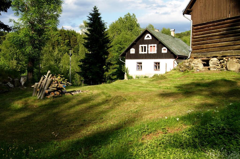 Na Sluneční pohádková chaloupka ve Sladké díře Příchovice Camera foto