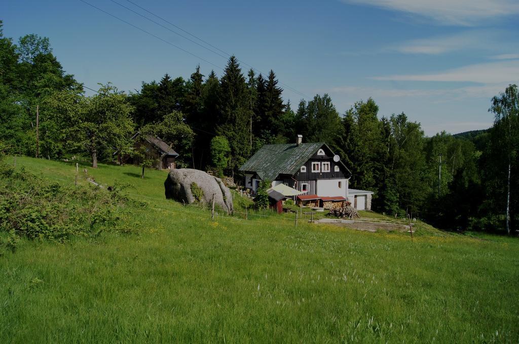 Na Sluneční pohádková chaloupka ve Sladké díře Příchovice Esterno foto